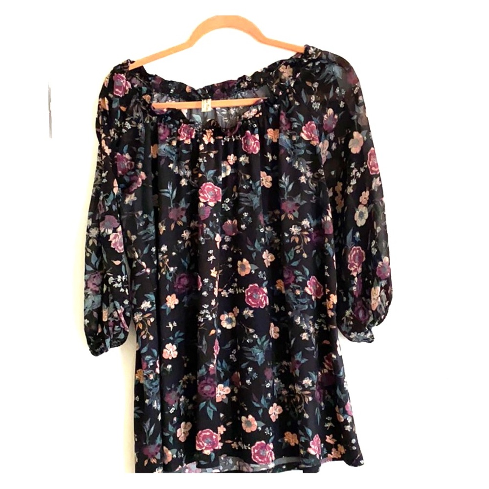 Floral print tip with cut out sleeves